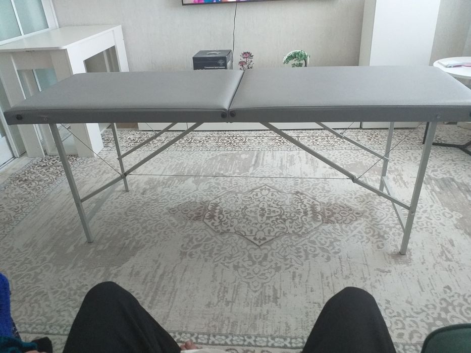 Продаю столик массажный