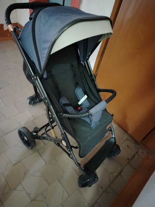 Продам прогулочную коляску