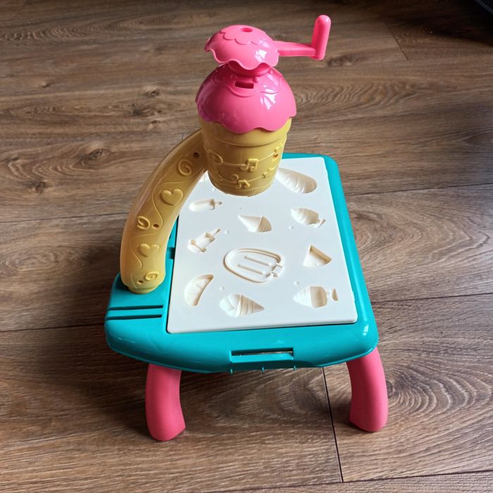 Маса за игра с пластилин 44 части