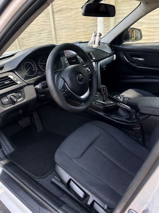 BMW F30 318d LCI • 150 CP • 12/2016 • Automată