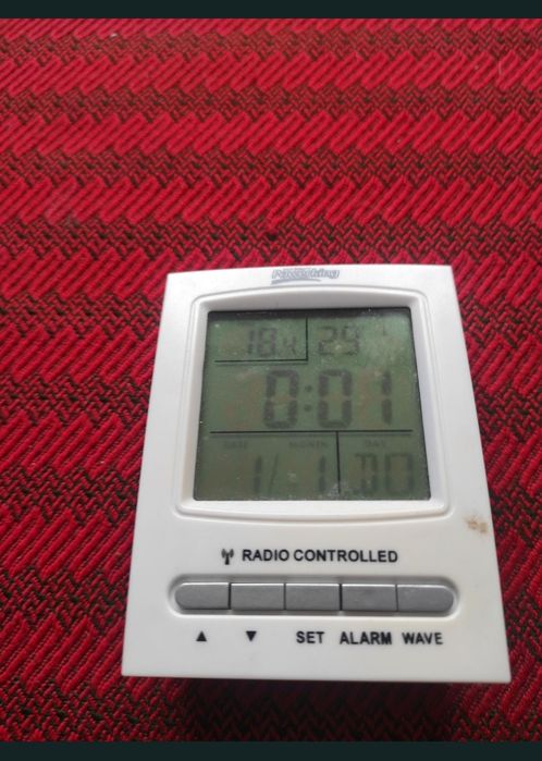 Ceas cu alarmă, calendar și masurat temperatura