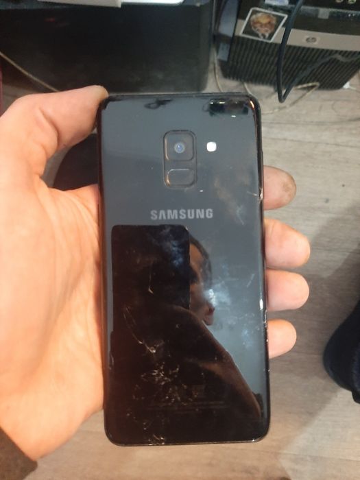 Продам телефон samsung A8