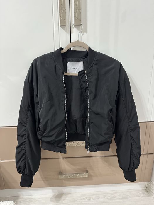 Чисто ново яке тип cropped от bershka