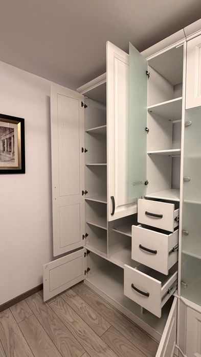 Mobila lemn masiv alb vopsit