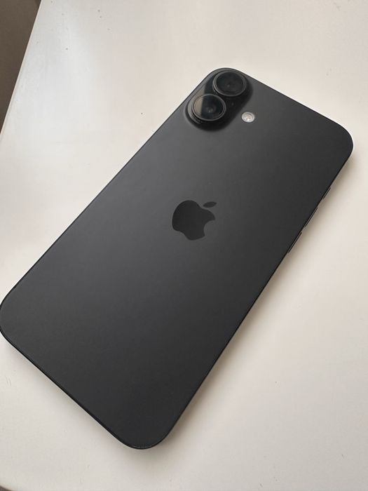 Продавам Iphone 16 Plus 128GB