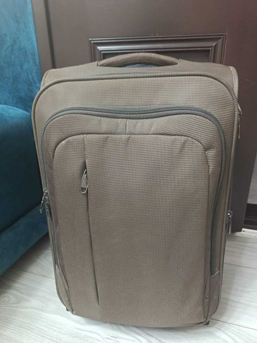 Продам чемодан в отличном состоянии