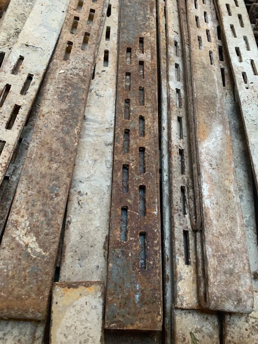 Cravate pentru stalpi, cofraje, pene pentru cravate