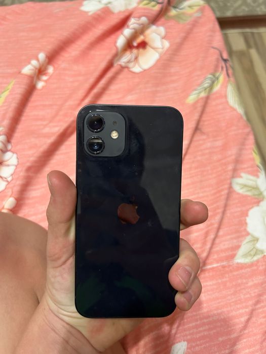 Продаю iPhone 12