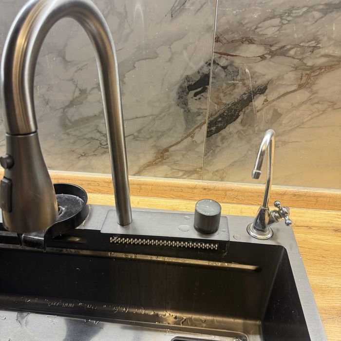 Кухонная мойка водопад