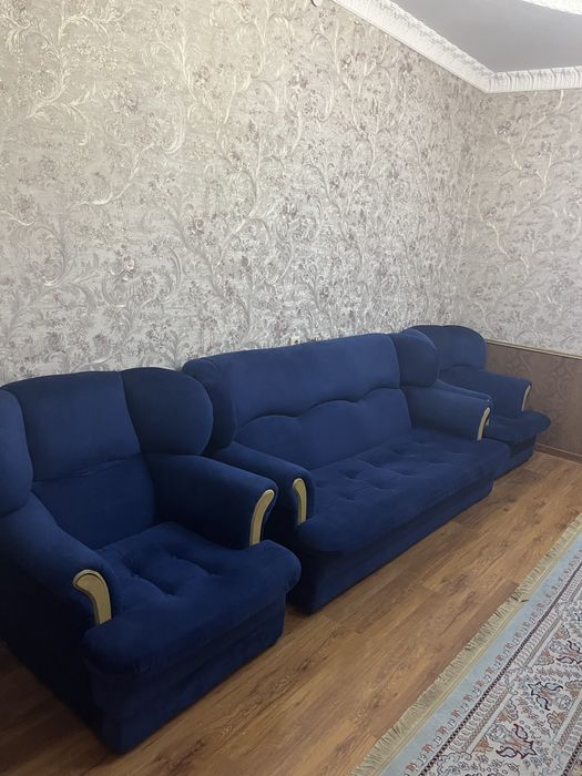 Диван раскалдной с креслами