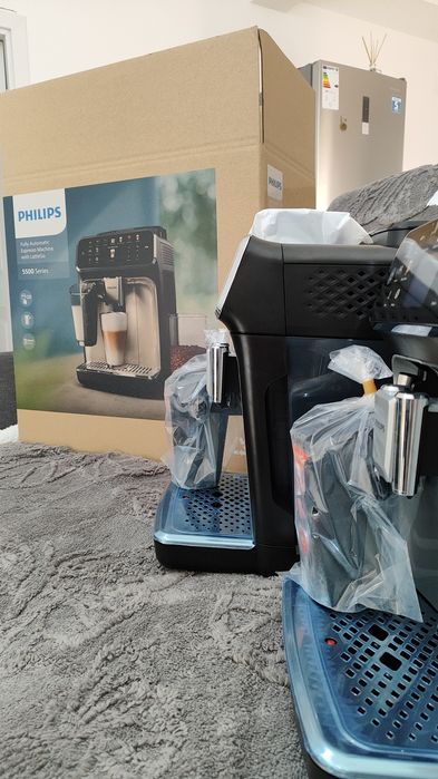 Espressor automat Philips Seria 5500 ep5547/90