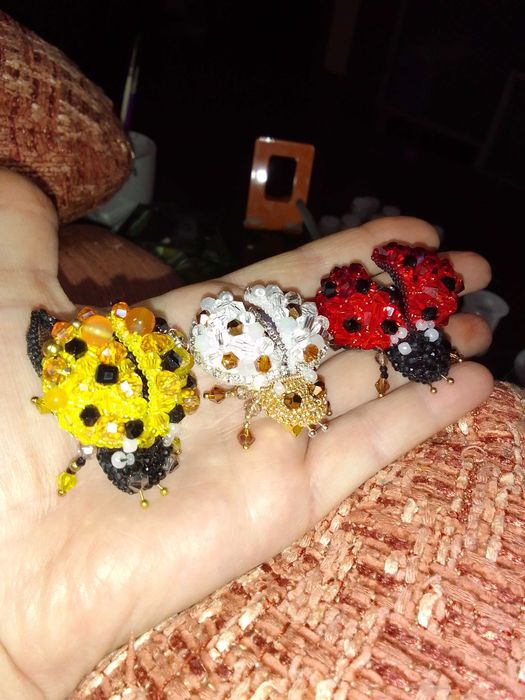 Броши ручной работы.