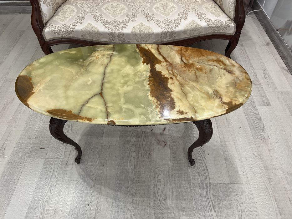 Холна маса с естествен камък оникс