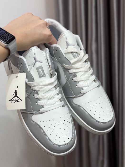 Продам кроссовки