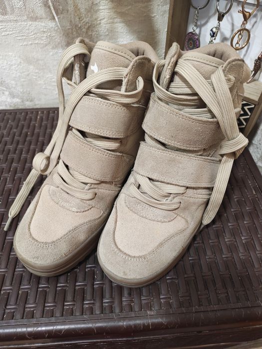 Сникерсы Bershka