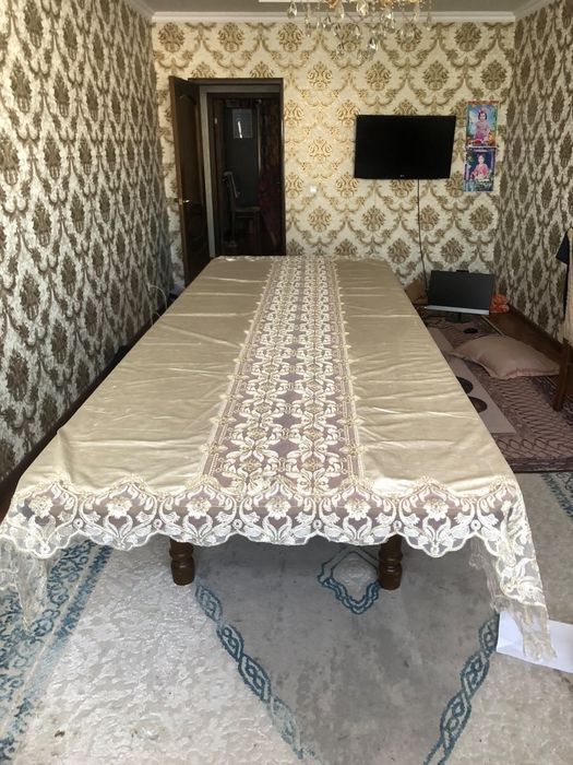 Стол кухенный, гостинный