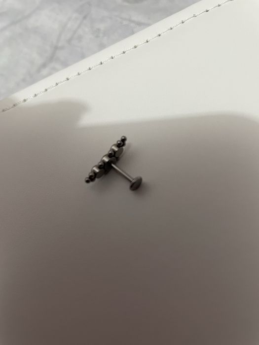 Продам серьгу хеликс