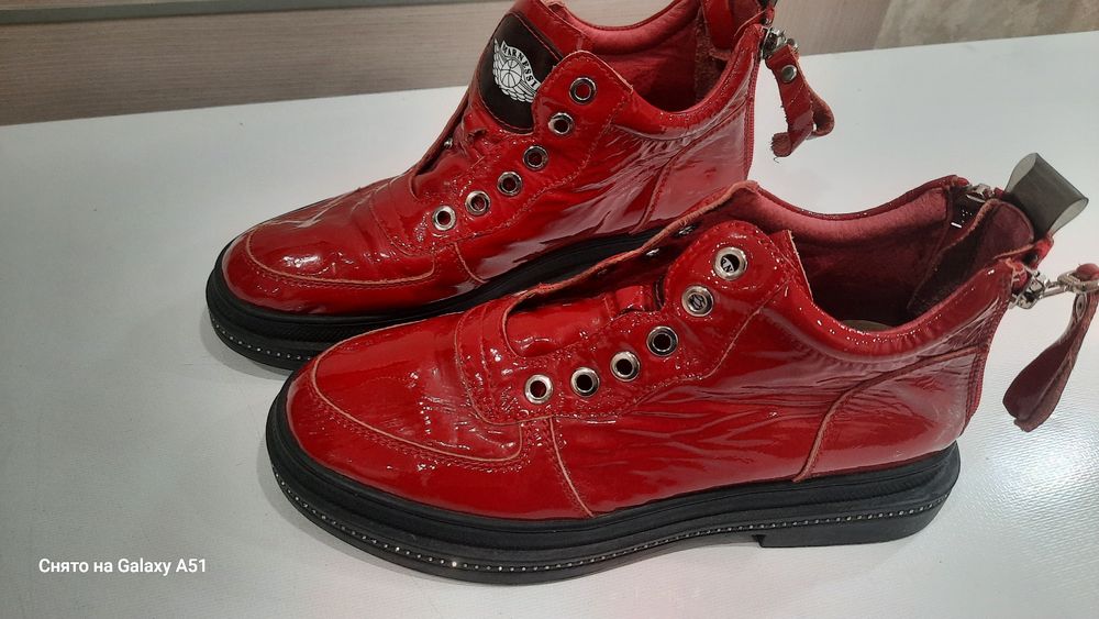 Отдаю за 2  Казахстанских шоколадки.