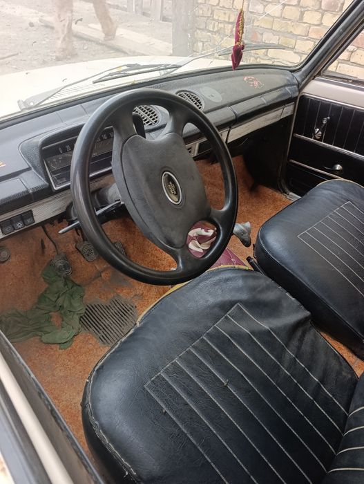 Vaz 2101 yurib turibdi. Yana kelishamiz