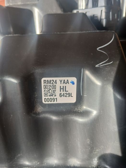 Vând bară față și far stânga suzuki s-cross 2025