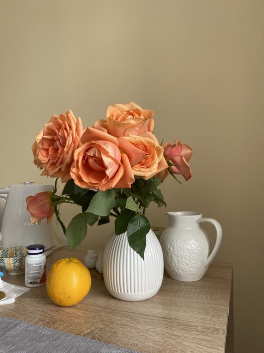 Продаем кувшин белый