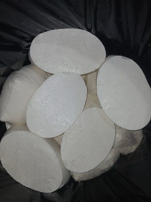 Vând brânză de capră și oaie