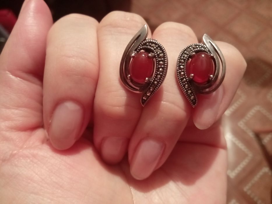 Продам гарнитур из серебра с сердоликом