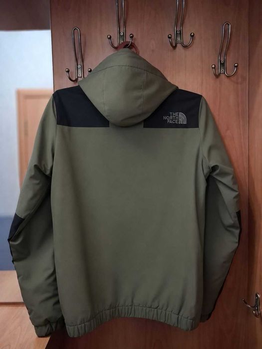 Лёгкая куртка The North Face, размер M