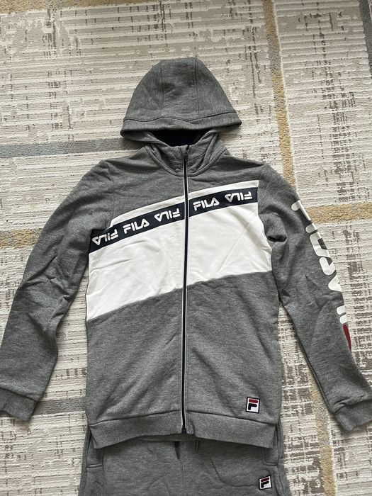 Продам спортивный костюм