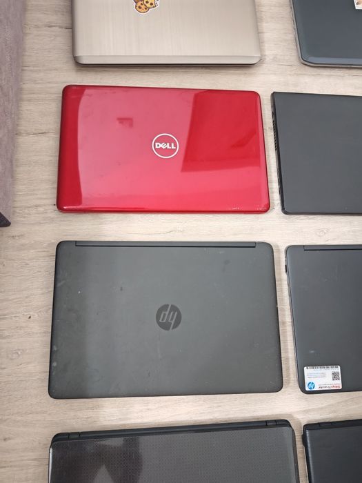 Lot 3 cu 12 laptopuri