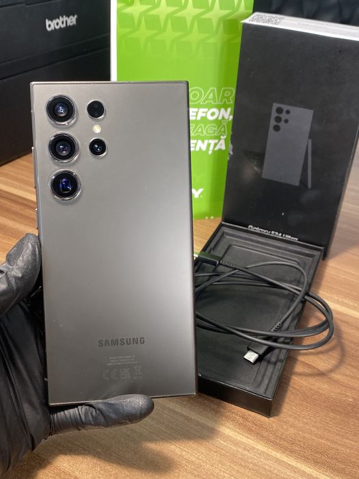 Samsung Galaxy s24 ultra • 256 GB • Titanium Black