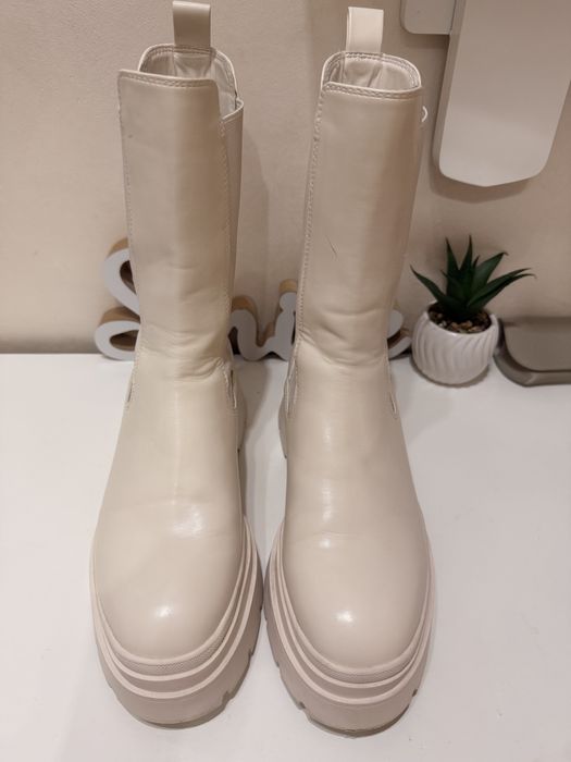 Bearshka бежови ботушки 38 ми номер ***