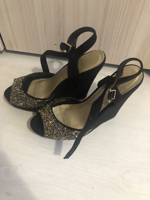 Дамски сандали на платформа