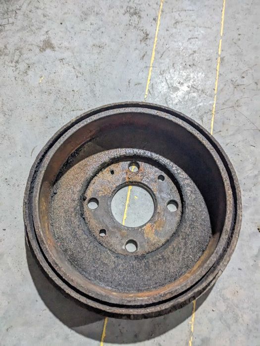 Задняя ступица в сборе mazda 323 BA