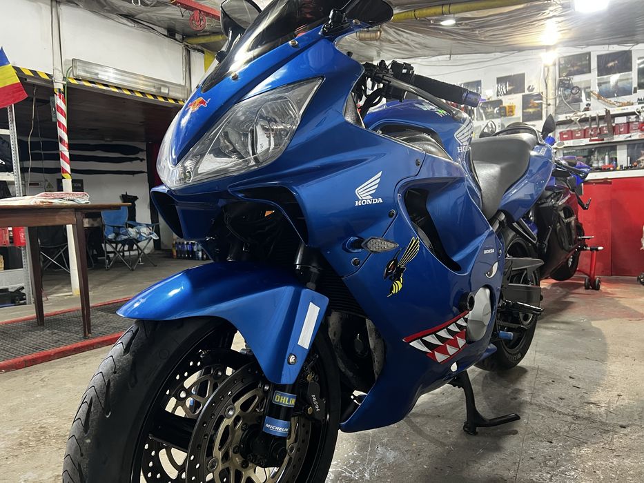 Vand honda cbr 600 f4 model carburatie