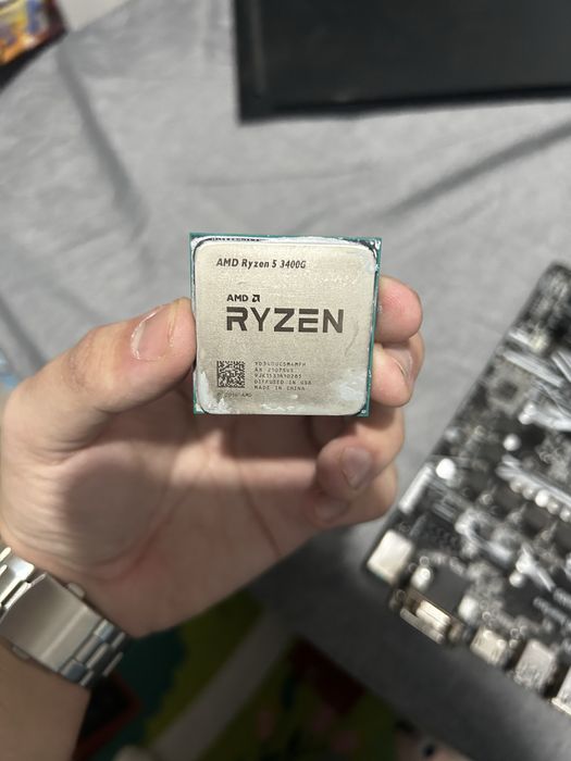 Vand procesor + cooler procesor 270 lei