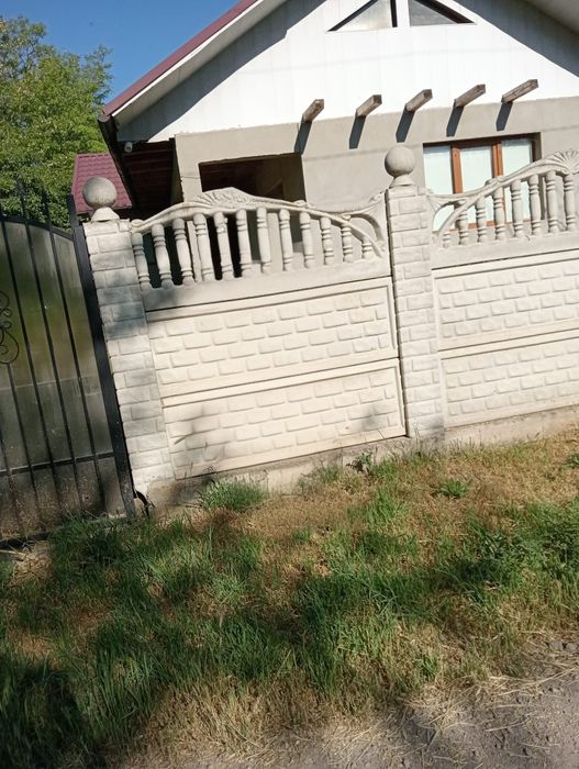 Vind casă la țară