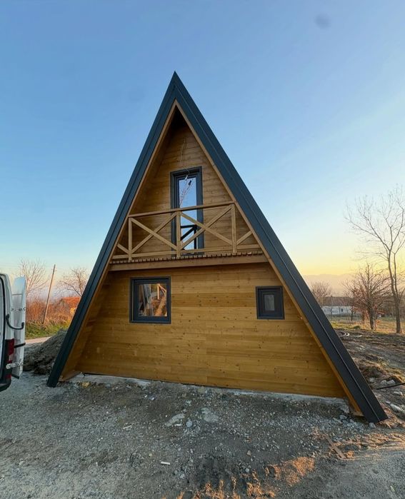 Construim Cabane A-Frame prețuri între 45 € și 80 € pe metru pătrat desfasurat