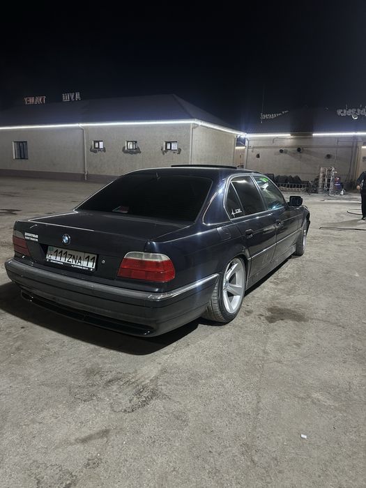 В продаже BMW 728 E38