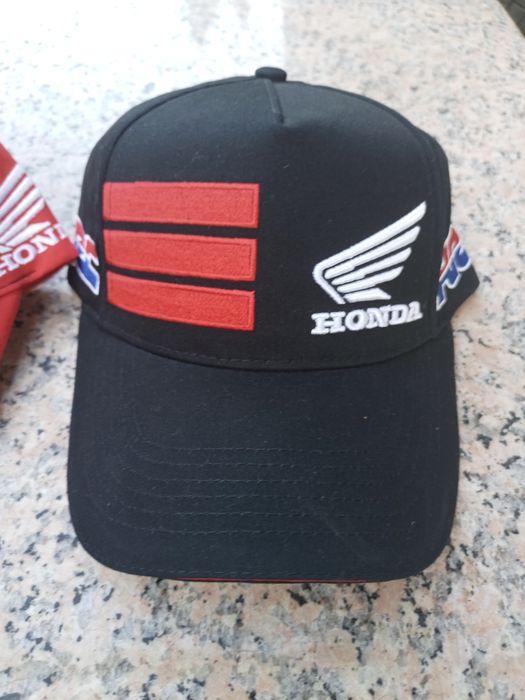 Шапки на Honda Marc Marquez HRC червено и черно!