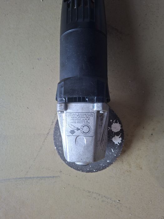 Polizor unghiular Black Decker