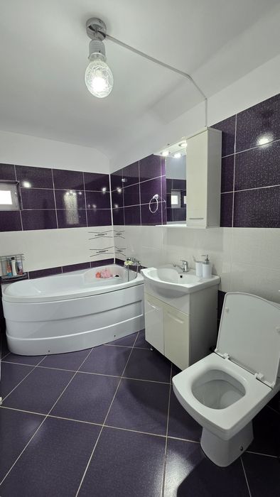Casa individuala cu etaj, mobilata si utilata. Locatie excelenta!