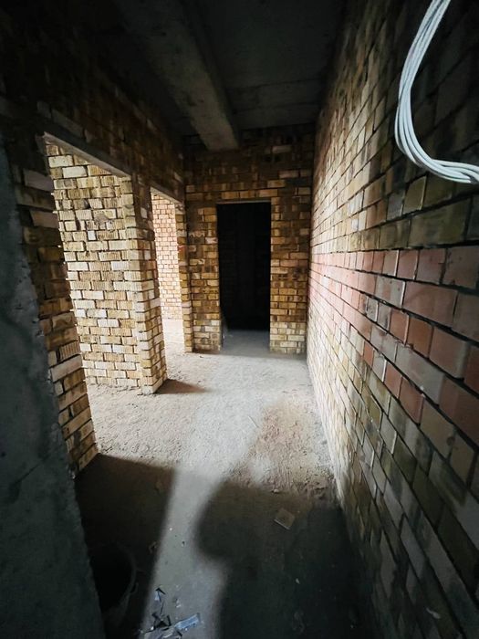 Ipoteka asosida Karobka xoldagi 1 xonali uy sotiladi