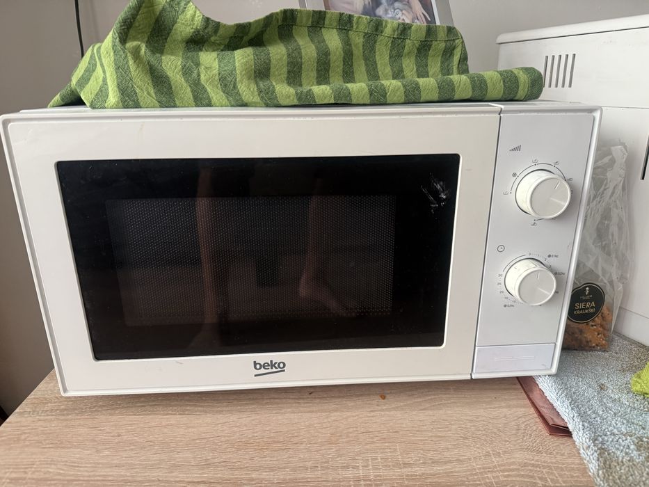 Микровълнова фурна Beko, MOC20100W, 700w