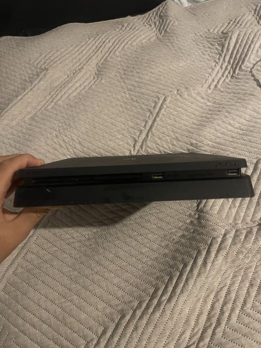 Ps4 slim в хорошем состоянии
