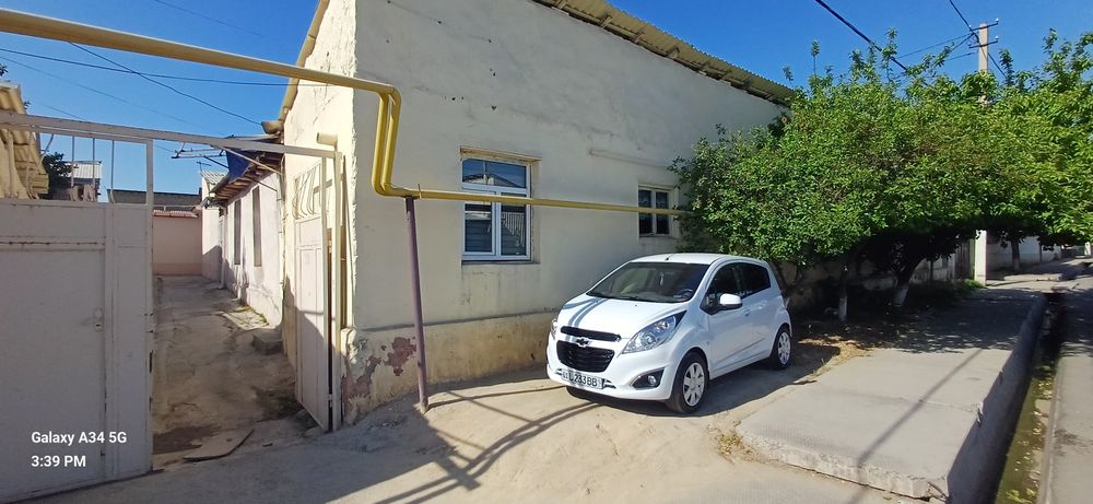 Samarqand darvoza 6 sotixli uy sotiladi  biznes uchun yaxshi joy