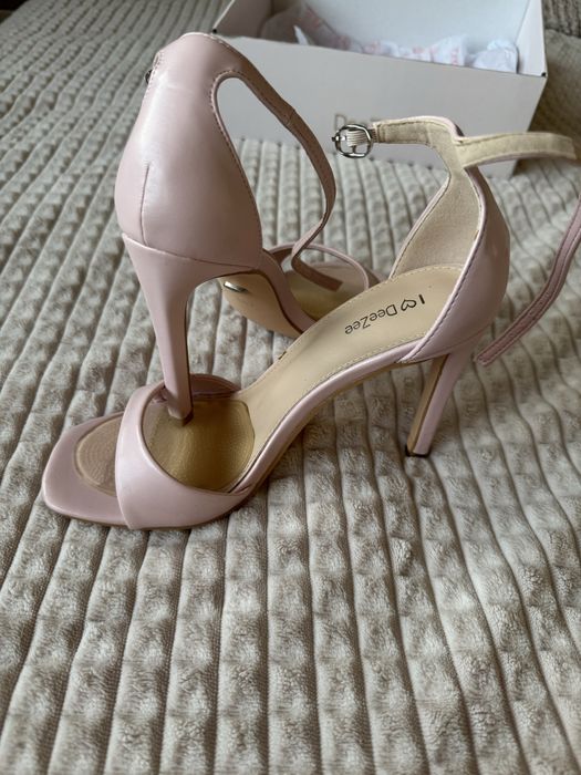 Официални обувки с ток