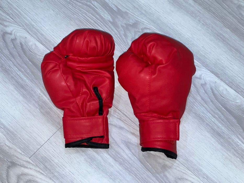 Боксерские перчатки