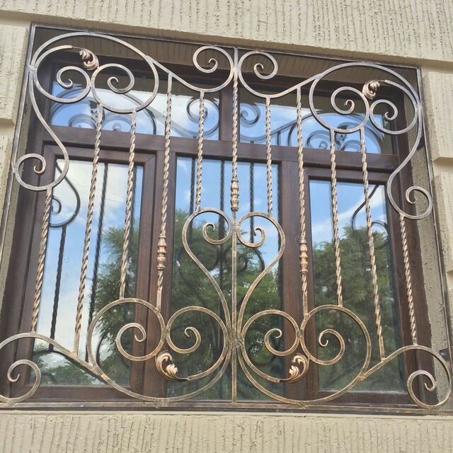 Решетки, перила , козырьки.