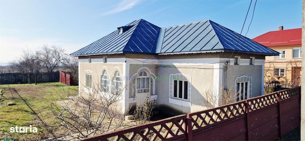 Casa Bradesti , teren  intravilan 7952 mp , deschidere 33 m la DE 70